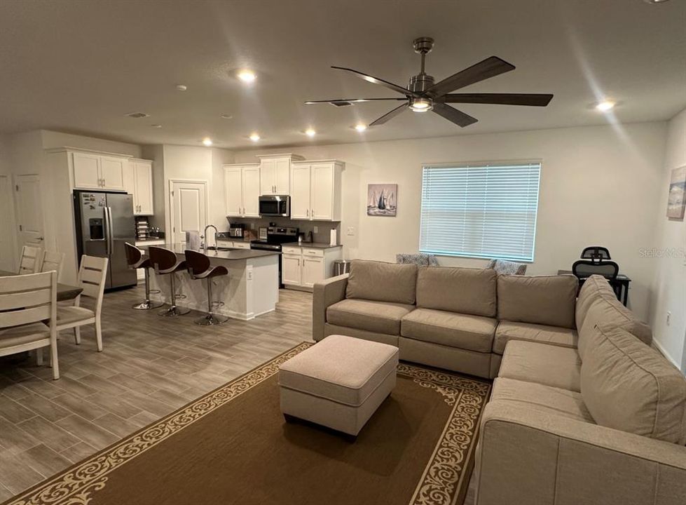 En Renta: $2,600 (4 camas, 2 baños, 3379 Pies cuadrados)