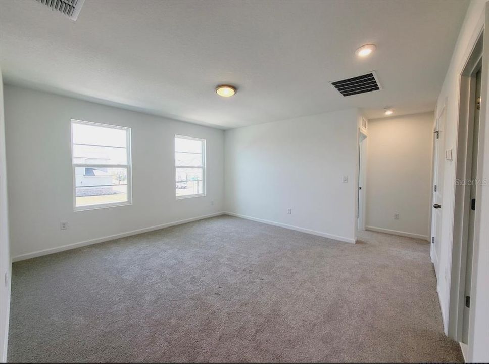 For Rent: $2,900 (5 beds, 3 baths, 2582 Square Feet)