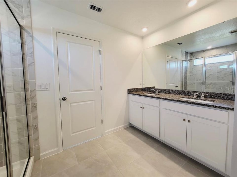 For Rent: $2,900 (5 beds, 3 baths, 2582 Square Feet)