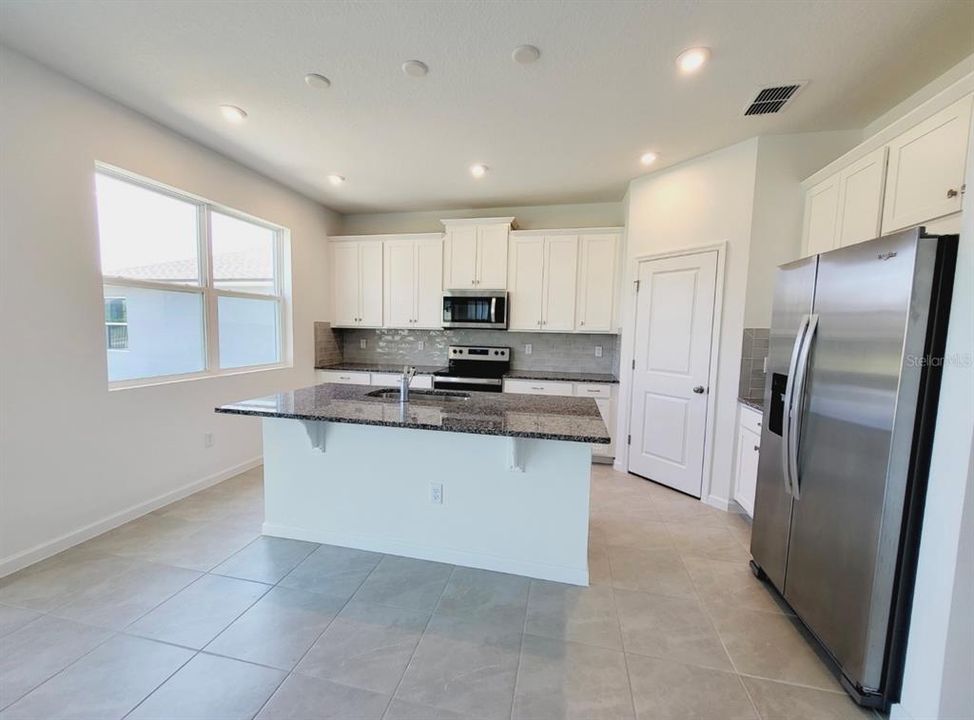 For Rent: $2,900 (5 beds, 3 baths, 2582 Square Feet)