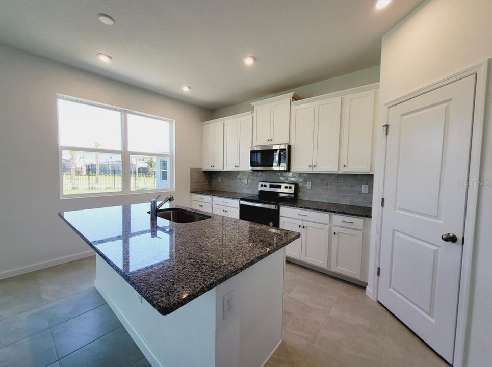 For Rent: $2,900 (5 beds, 3 baths, 2582 Square Feet)