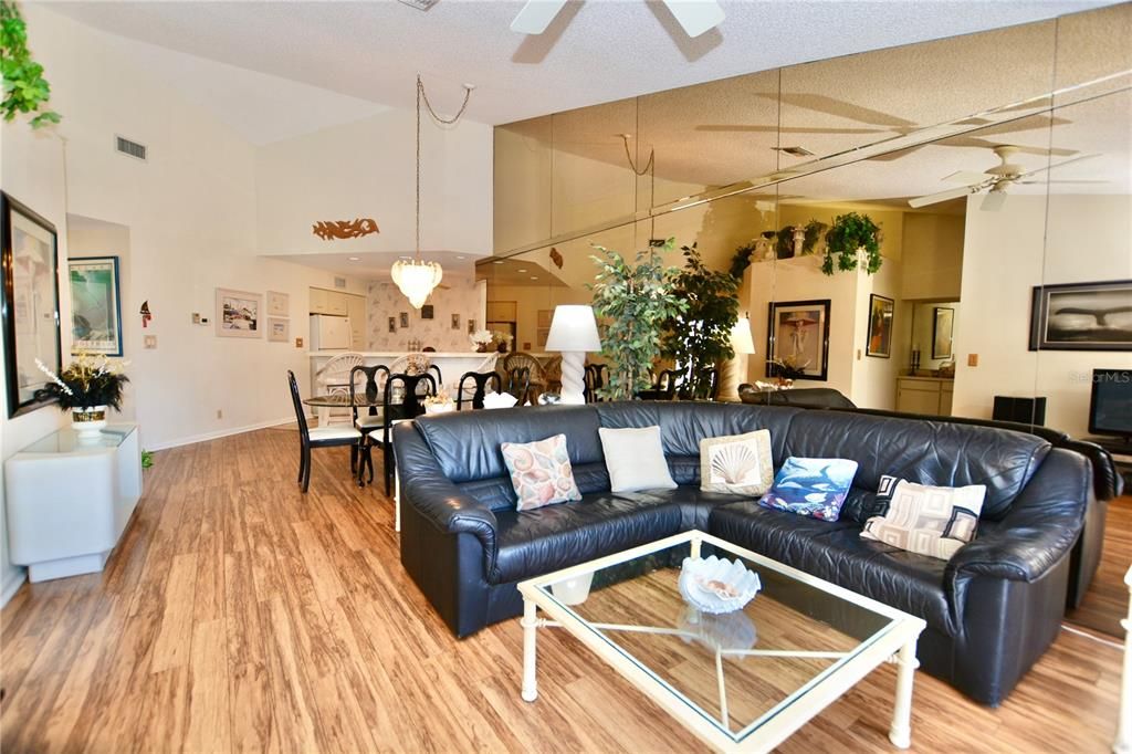 En Venta: $325,000 (2 camas, 2 baños, 1140 Pies cuadrados)