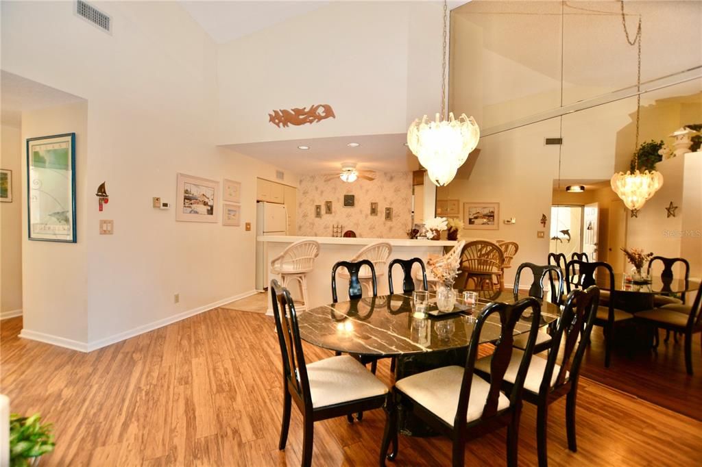 En Venta: $325,000 (2 camas, 2 baños, 1140 Pies cuadrados)