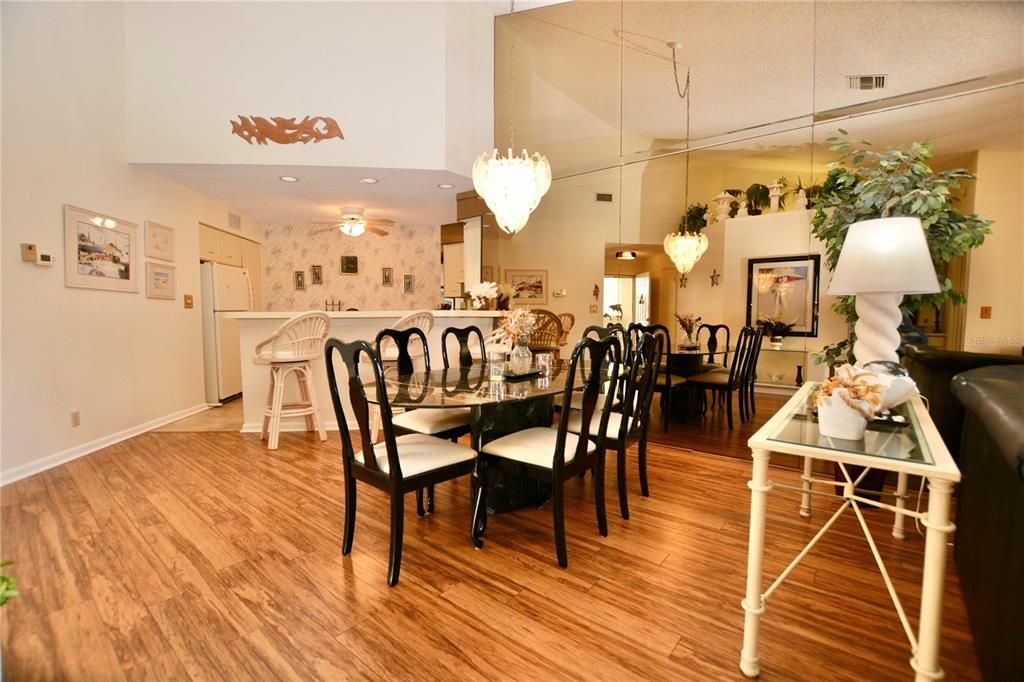 En Venta: $325,000 (2 camas, 2 baños, 1140 Pies cuadrados)