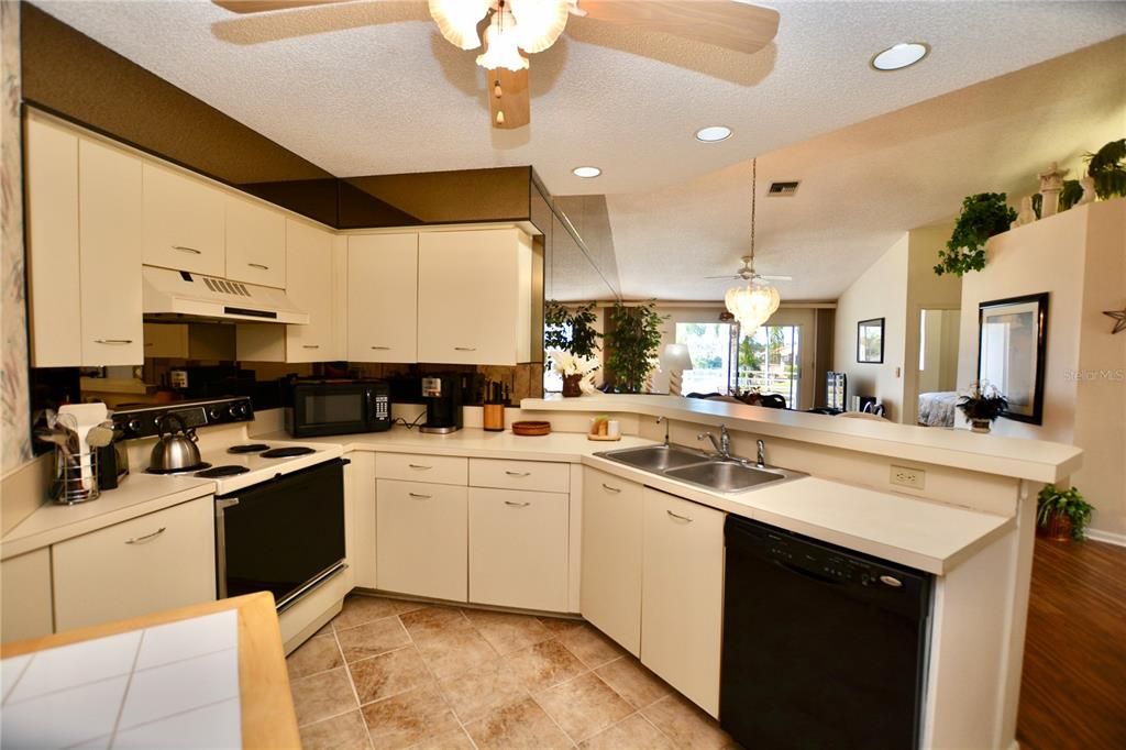 En Venta: $325,000 (2 camas, 2 baños, 1140 Pies cuadrados)