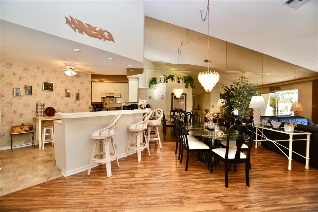 En Venta: $325,000 (2 camas, 2 baños, 1140 Pies cuadrados)