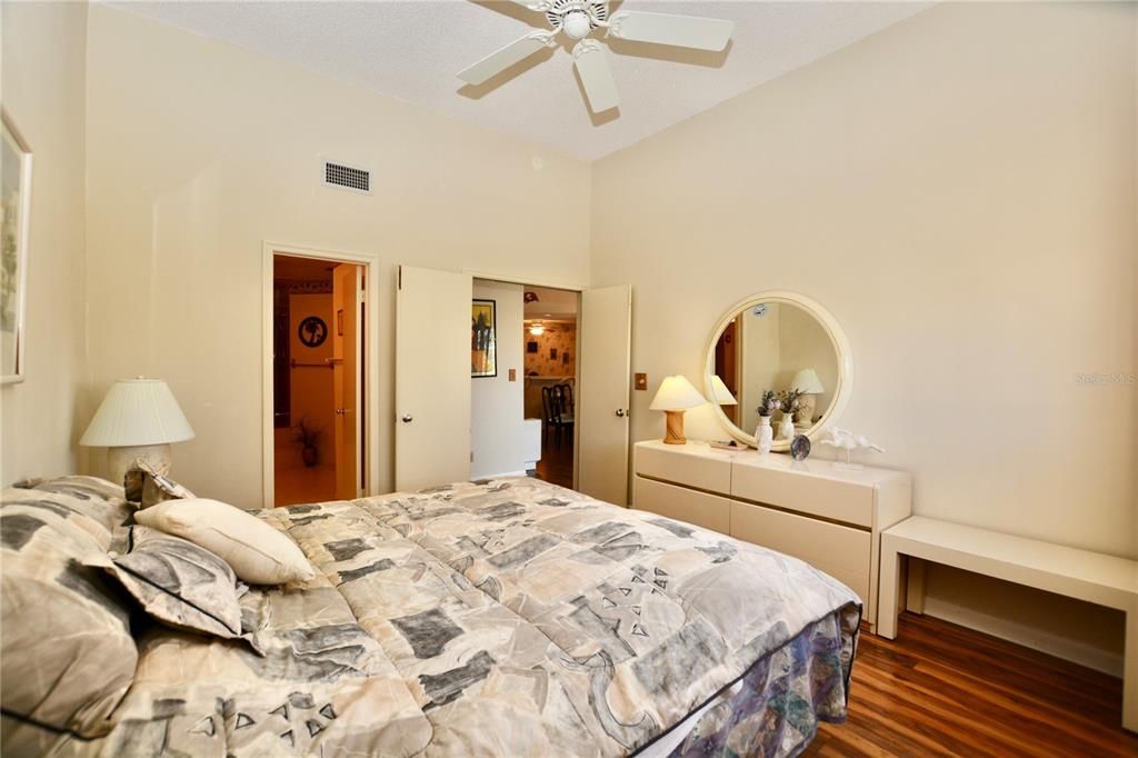 En Venta: $325,000 (2 camas, 2 baños, 1140 Pies cuadrados)