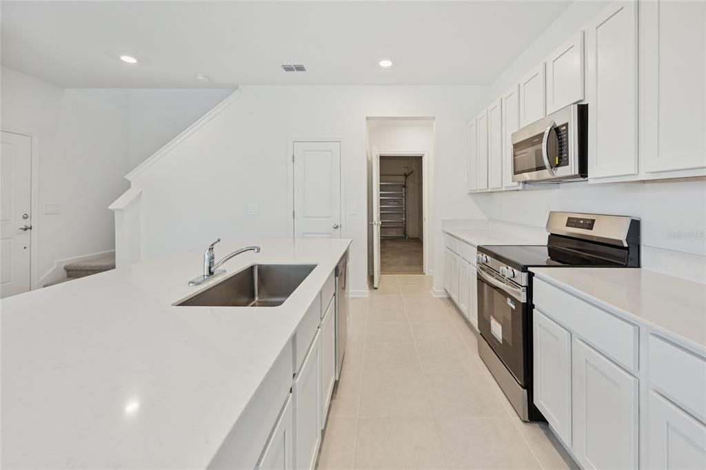 For Rent: $2,200 (3 beds, 2 baths, 1835 Square Feet)