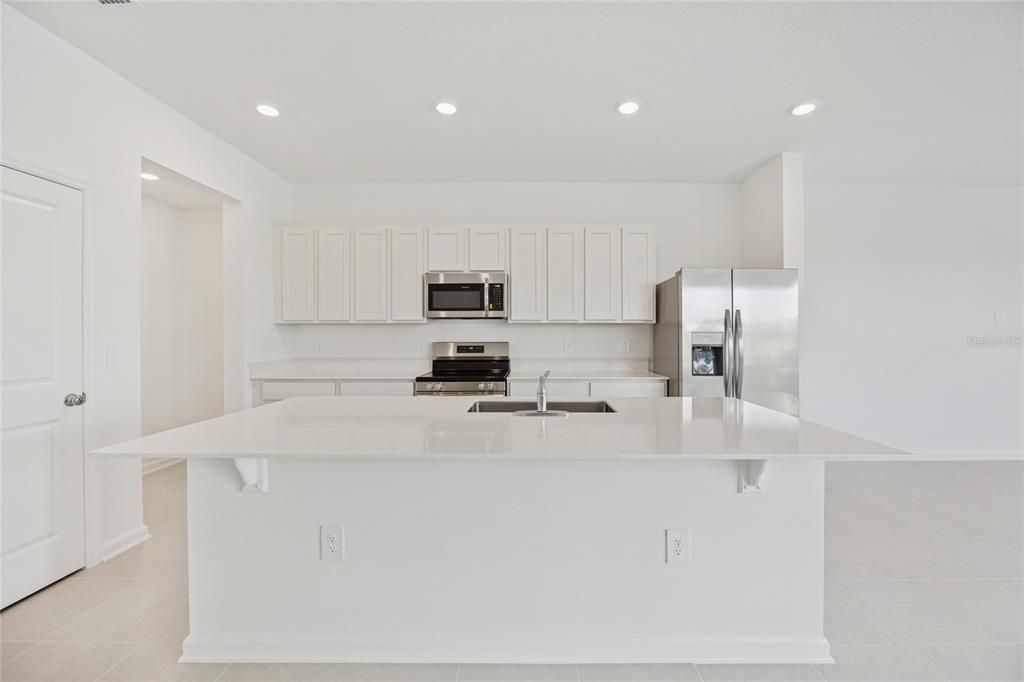 For Rent: $2,200 (3 beds, 2 baths, 1835 Square Feet)