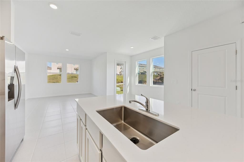 For Rent: $2,200 (3 beds, 2 baths, 1835 Square Feet)