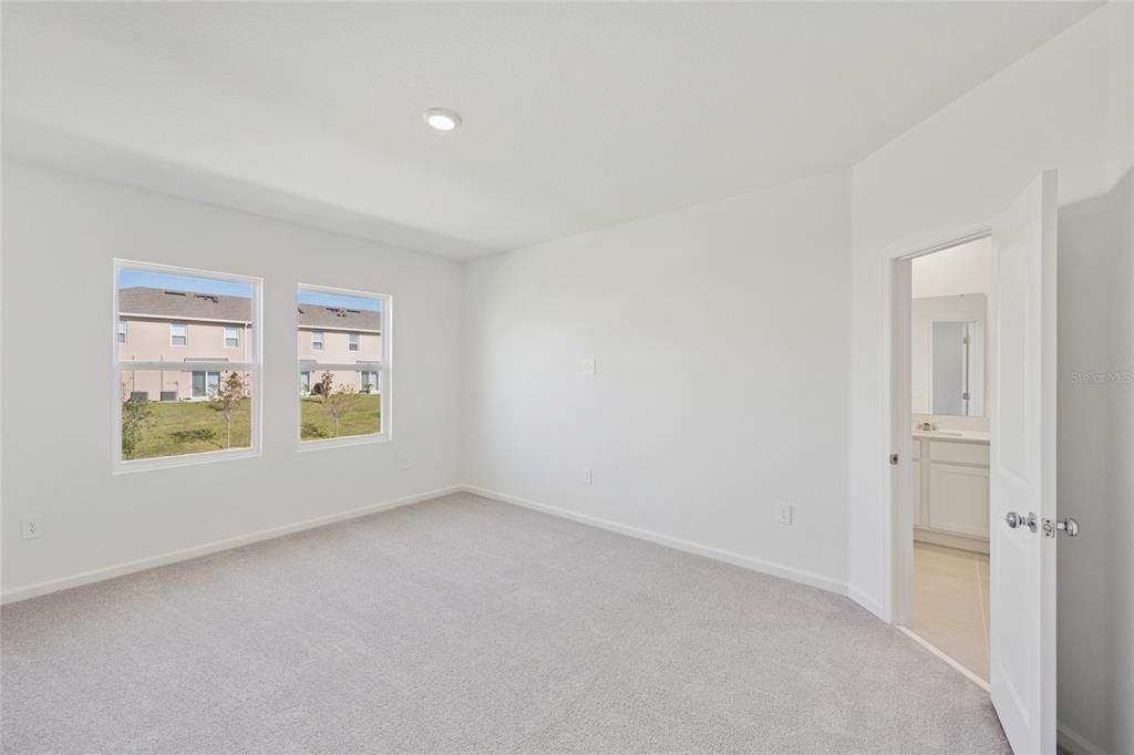 For Rent: $2,200 (3 beds, 2 baths, 1835 Square Feet)