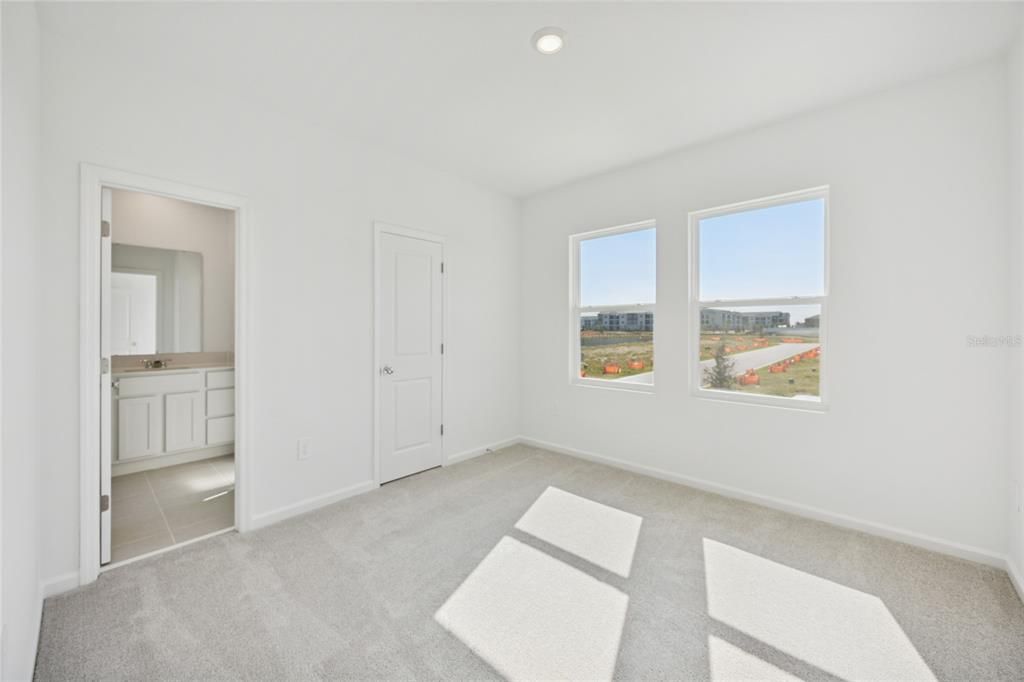 For Rent: $2,200 (3 beds, 2 baths, 1835 Square Feet)