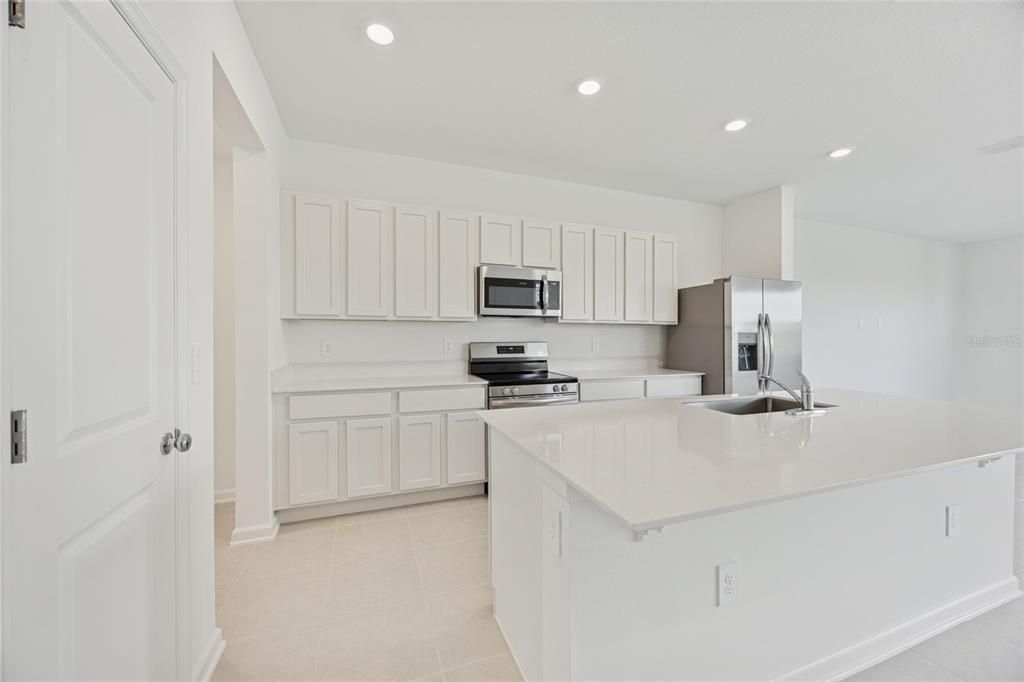 For Rent: $2,200 (3 beds, 2 baths, 1835 Square Feet)