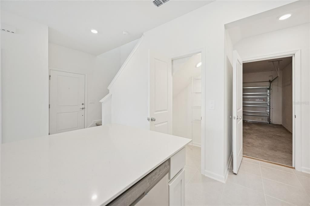 For Rent: $2,200 (3 beds, 2 baths, 1835 Square Feet)