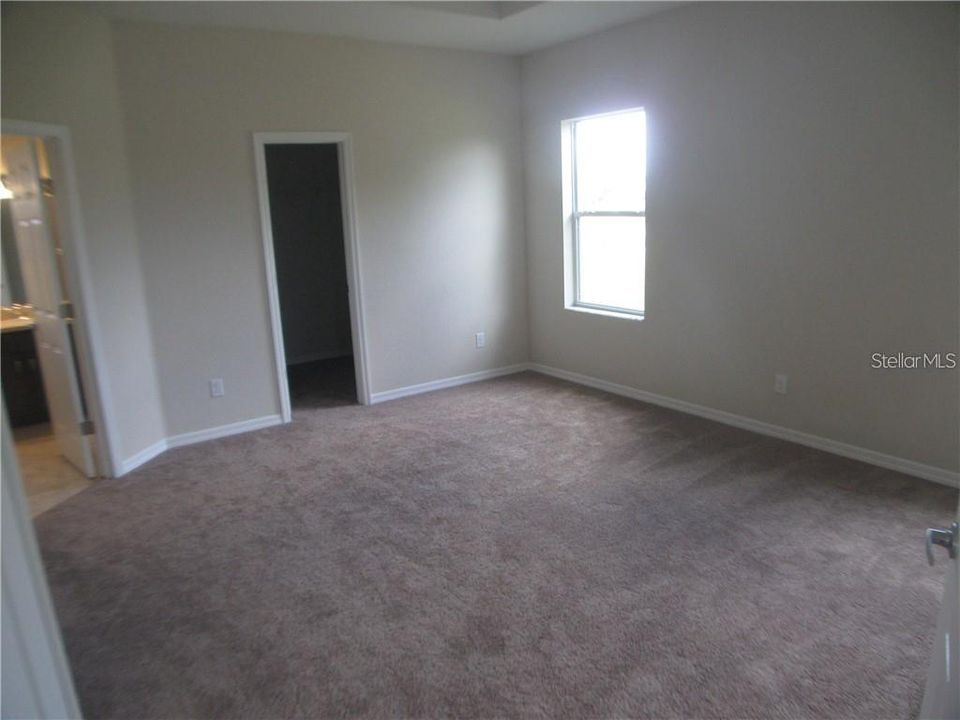 出租: $2,400 (4 贝兹, 2 浴室, 2026 平方英尺)