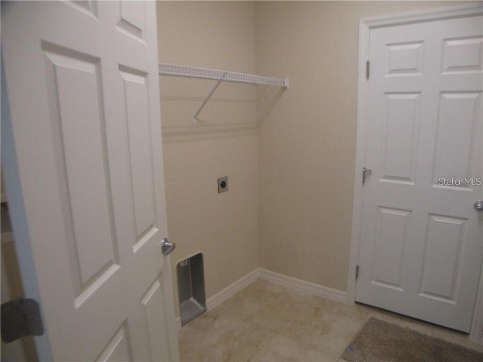 出租: $2,400 (4 贝兹, 2 浴室, 2026 平方英尺)