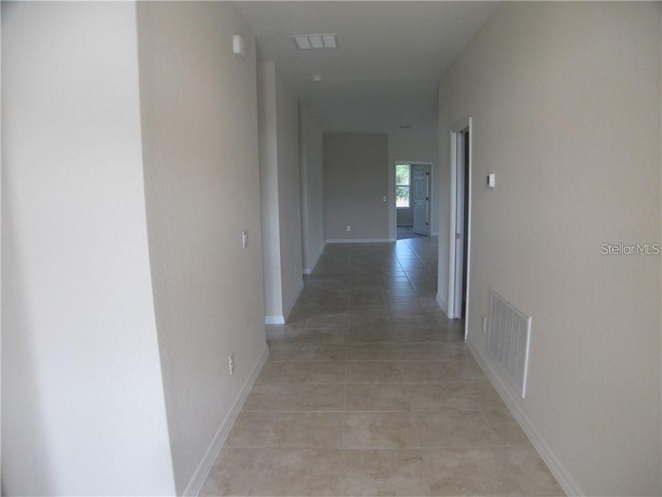 出租: $2,400 (4 贝兹, 2 浴室, 2026 平方英尺)