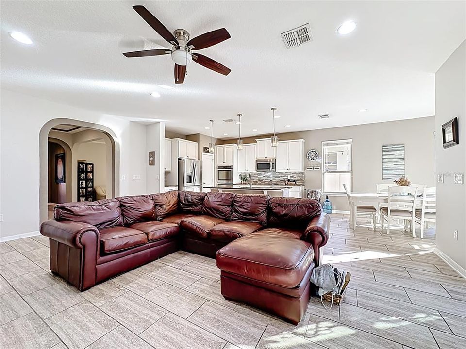 En Venta: $505,000 (3 camas, 2 baños, 2078 Pies cuadrados)