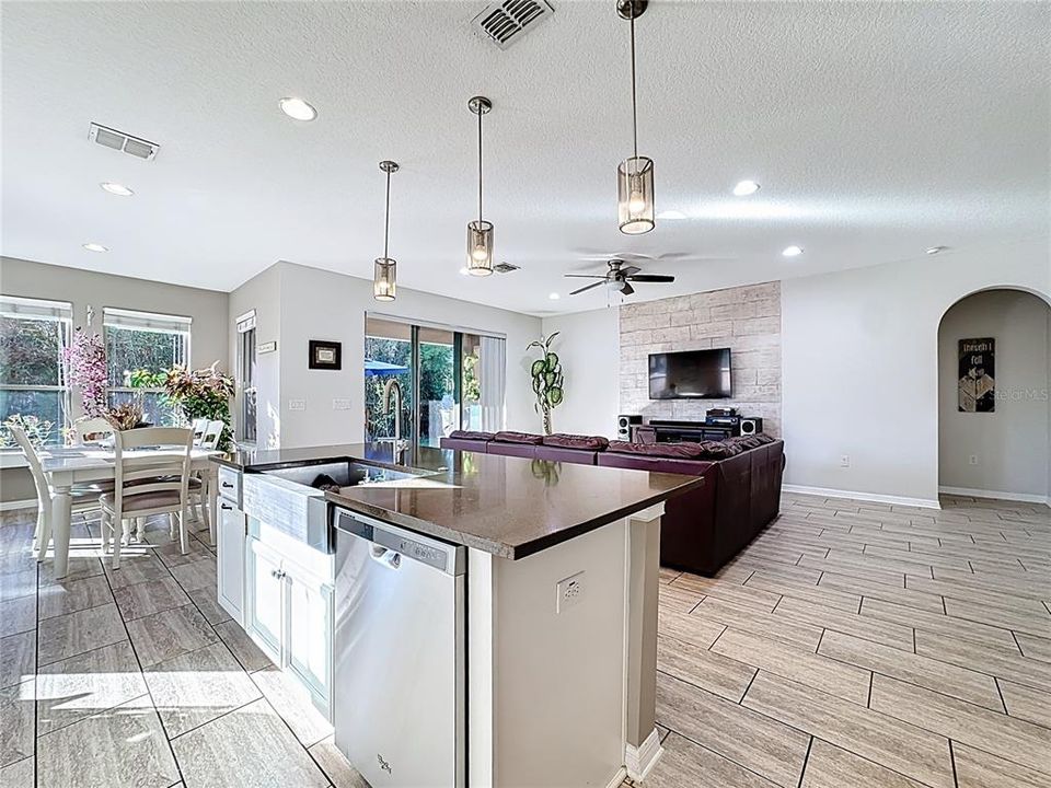 En Venta: $505,000 (3 camas, 2 baños, 2078 Pies cuadrados)