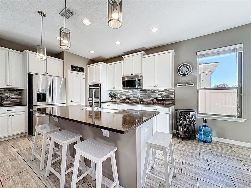 En Venta: $505,000 (3 camas, 2 baños, 2078 Pies cuadrados)