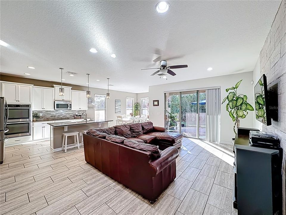 En Venta: $505,000 (3 camas, 2 baños, 2078 Pies cuadrados)