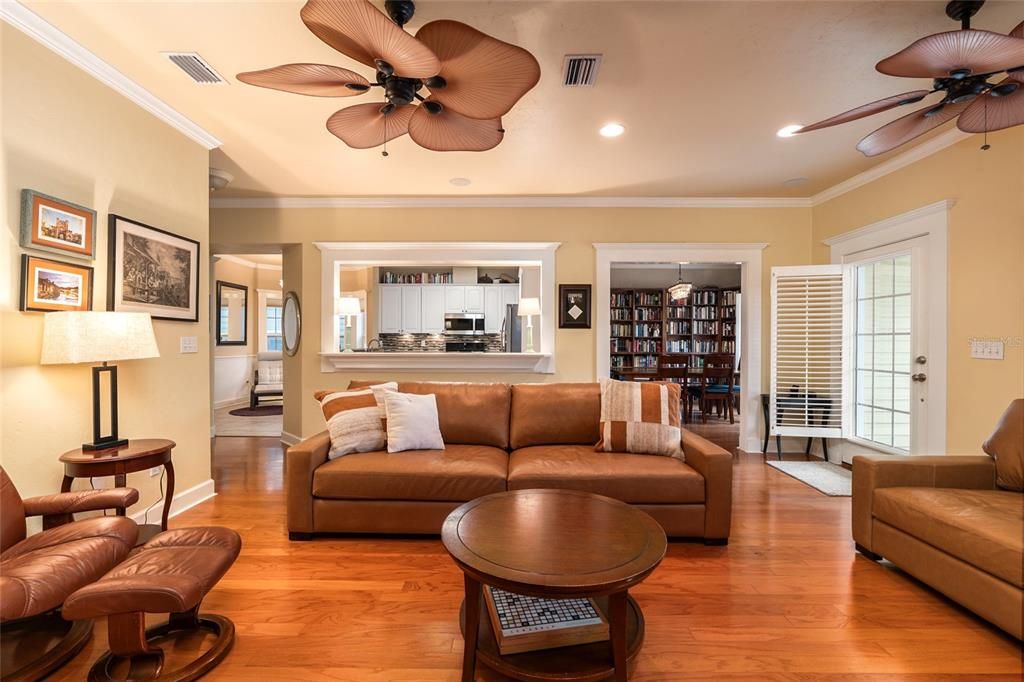 En Venta: $520,000 (4 camas, 2 baños, 2323 Pies cuadrados)