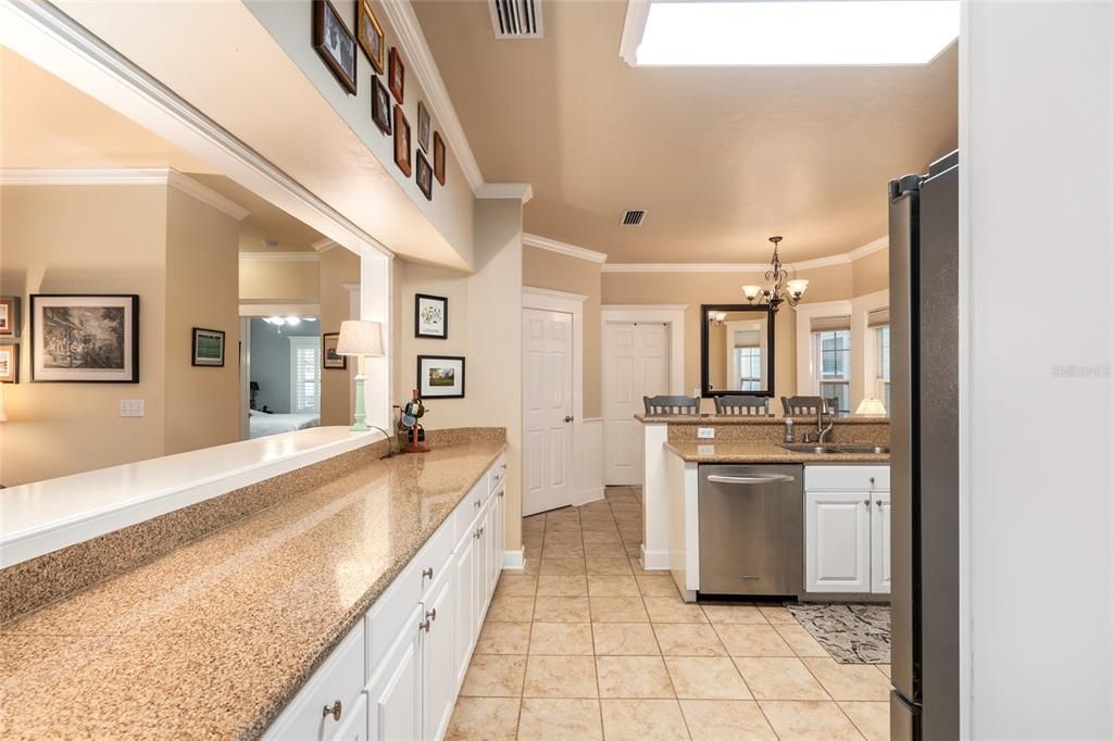 En Venta: $520,000 (4 camas, 2 baños, 2323 Pies cuadrados)