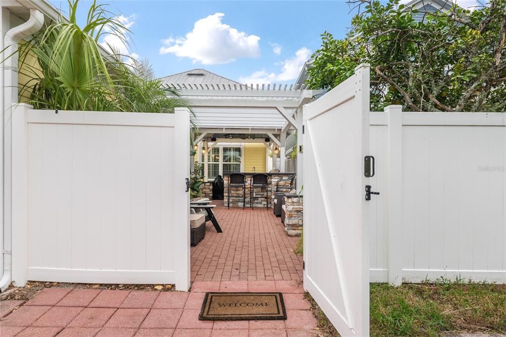 En Venta: $520,000 (4 camas, 2 baños, 2323 Pies cuadrados)