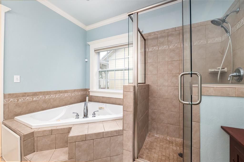 En Venta: $520,000 (4 camas, 2 baños, 2323 Pies cuadrados)