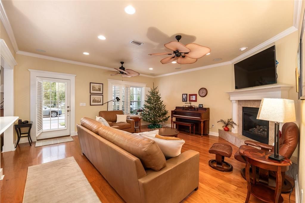 En Venta: $520,000 (4 camas, 2 baños, 2323 Pies cuadrados)