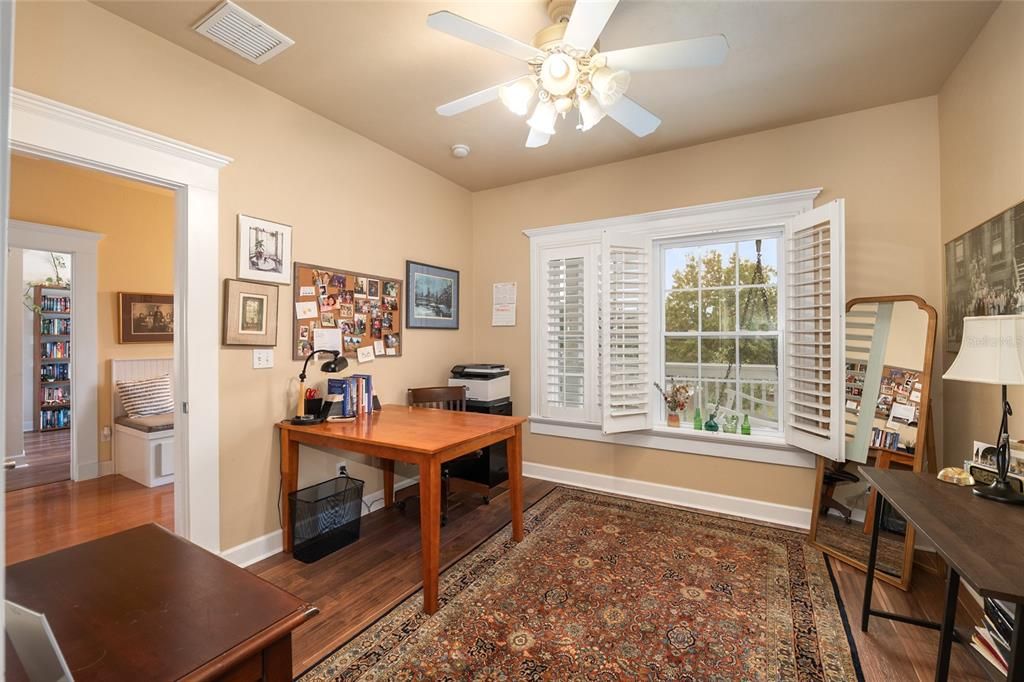 En Venta: $520,000 (4 camas, 2 baños, 2323 Pies cuadrados)