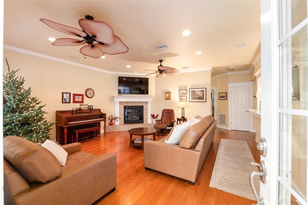 En Venta: $520,000 (4 camas, 2 baños, 2323 Pies cuadrados)