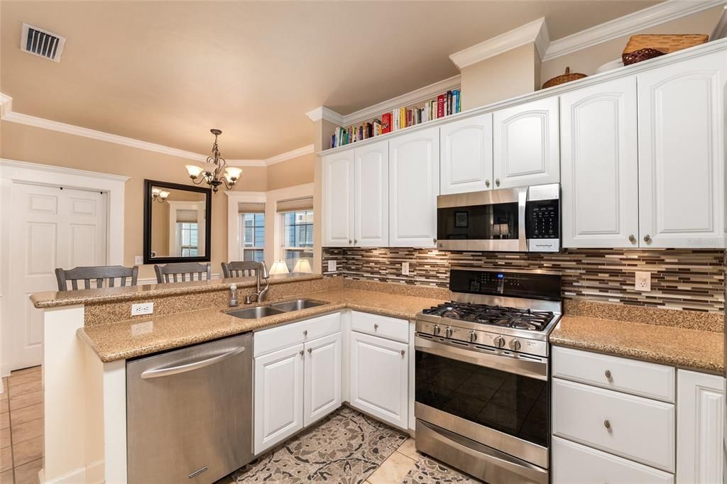 En Venta: $520,000 (4 camas, 2 baños, 2323 Pies cuadrados)