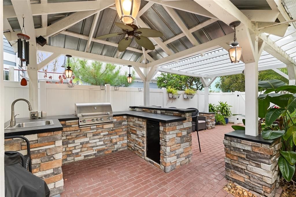 En Venta: $520,000 (4 camas, 2 baños, 2323 Pies cuadrados)