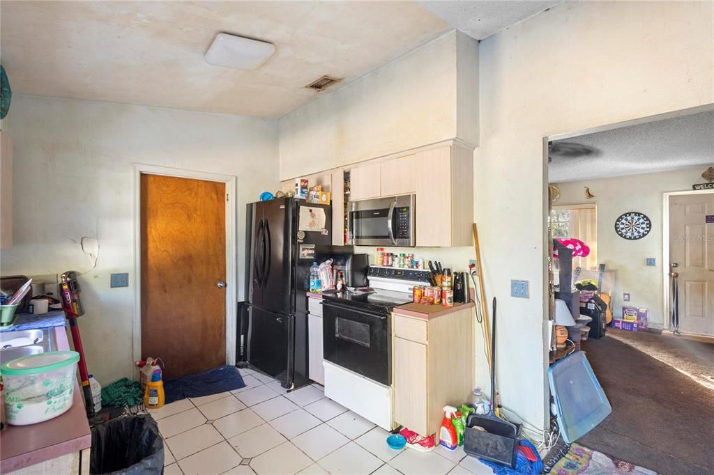 待售: $94,000 (3 贝兹, 2 浴室, 1055 平方英尺)