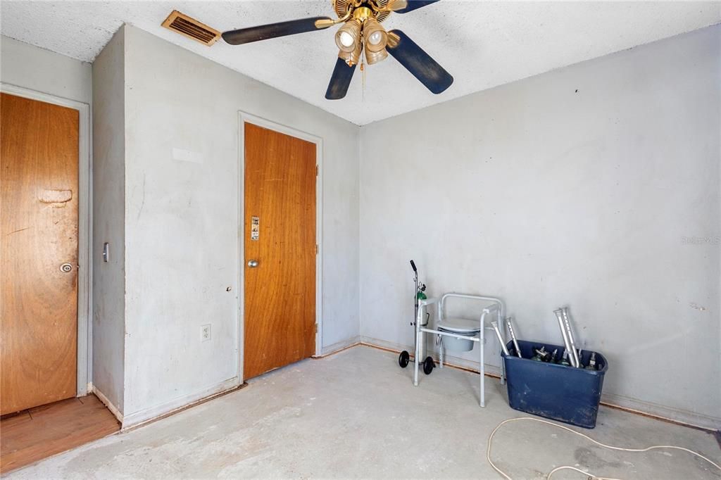 待售: $94,000 (3 贝兹, 2 浴室, 1055 平方英尺)