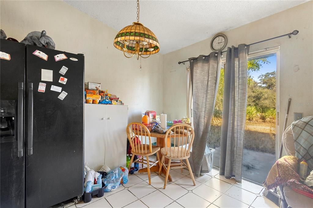 待售: $94,000 (3 贝兹, 2 浴室, 1055 平方英尺)