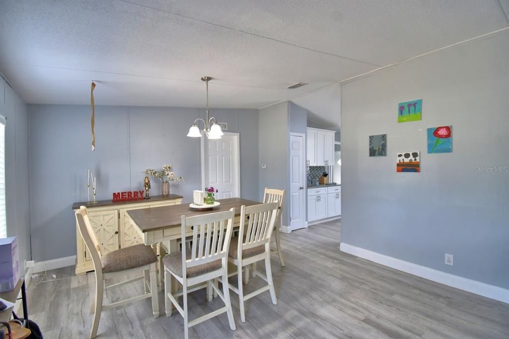 待售: $315,000 (4 贝兹, 2 浴室, 1620 平方英尺)