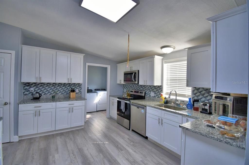 待售: $315,000 (4 贝兹, 2 浴室, 1620 平方英尺)