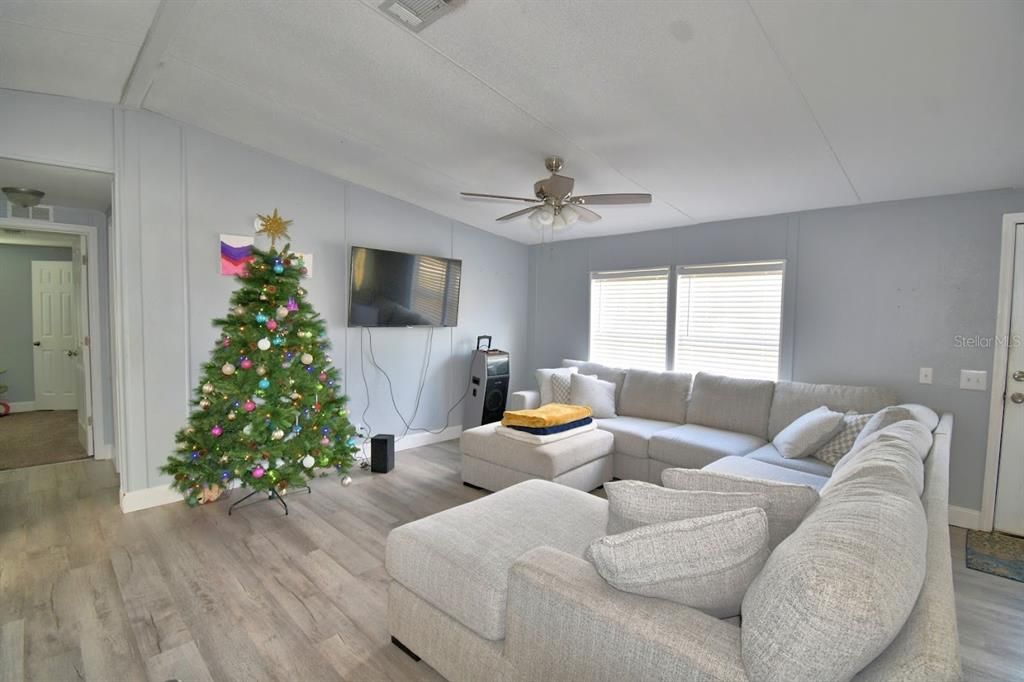 待售: $315,000 (4 贝兹, 2 浴室, 1620 平方英尺)