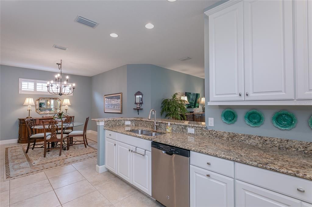 На продажу: $525,000 (2 спален, 2 ванн, 1696 Квадратных фут)