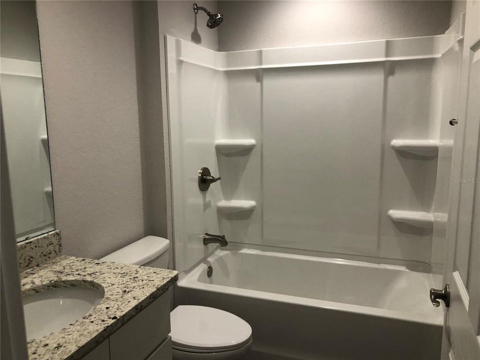 出租: $1,400 (2 贝兹, 2 浴室, 895 平方英尺)