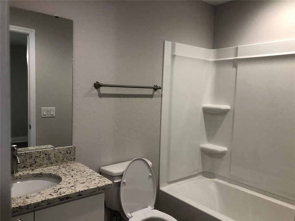 出租: $1,400 (2 贝兹, 2 浴室, 895 平方英尺)