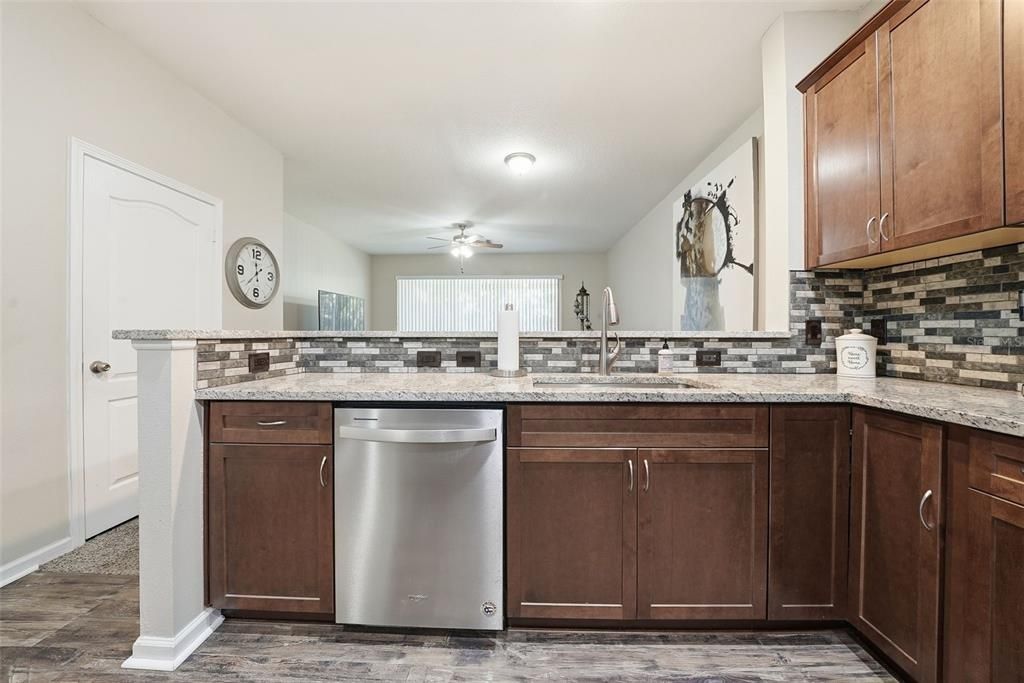 待售: $272,000 (3 贝兹, 2 浴室, 1644 平方英尺)