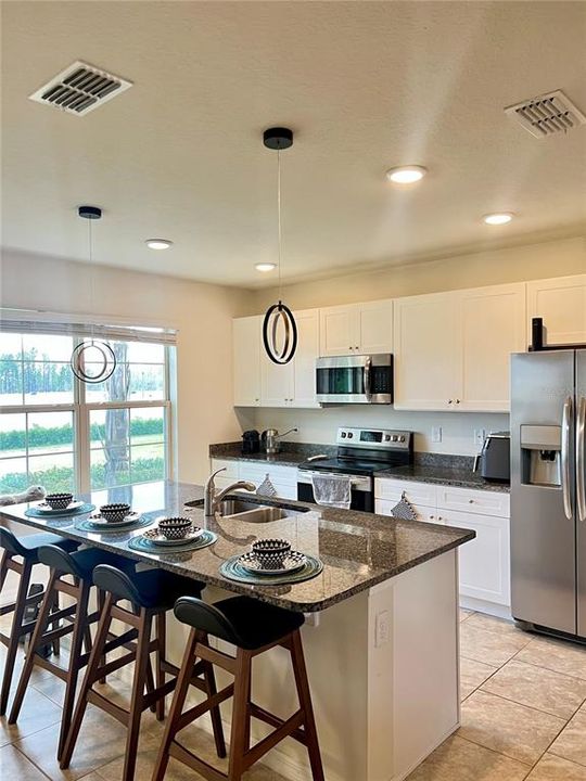 待售: $409,000 (3 贝兹, 2 浴室, 1996 平方英尺)