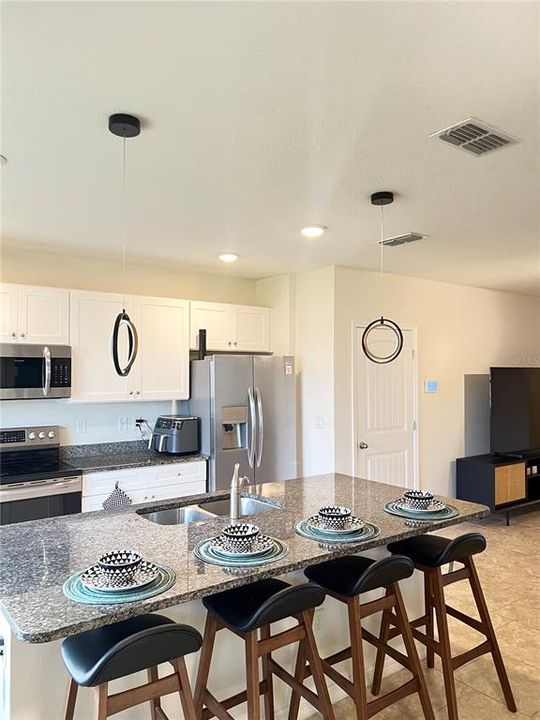 待售: $409,000 (3 贝兹, 2 浴室, 1996 平方英尺)