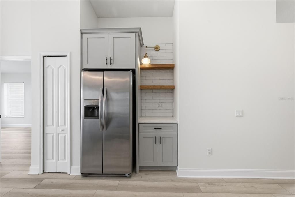 На продажу: $359,999 (3 спален, 2 ванн, 1440 Квадратных фут)