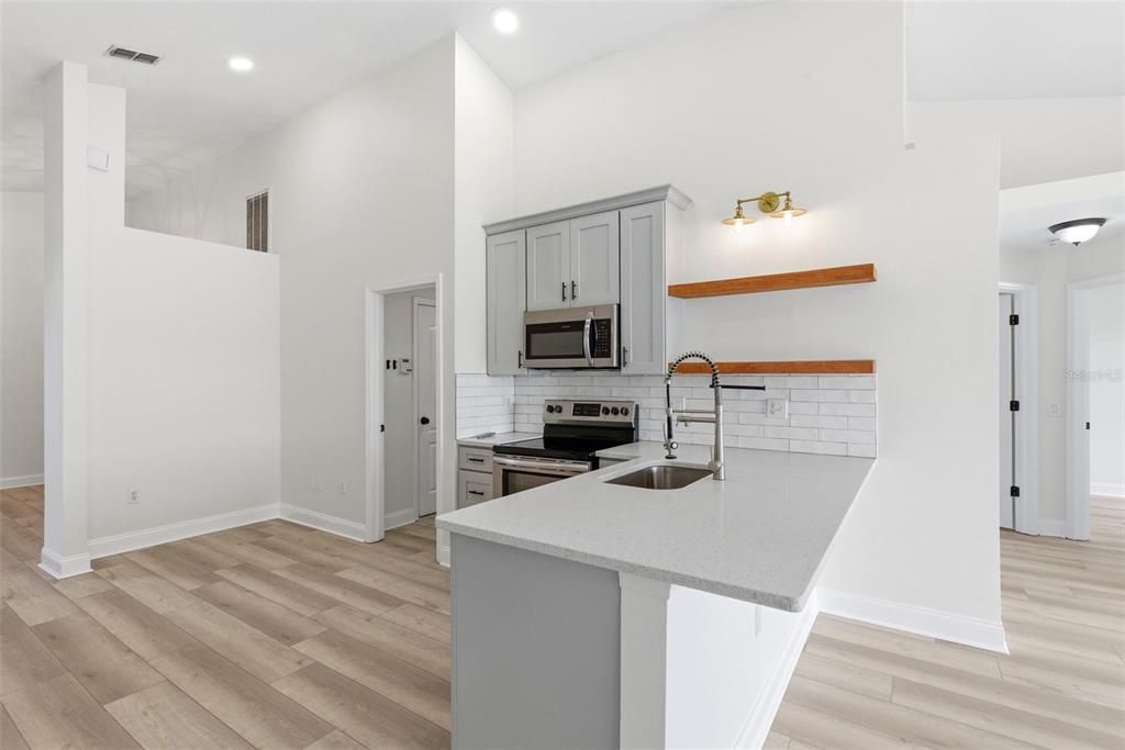 На продажу: $359,999 (3 спален, 2 ванн, 1440 Квадратных фут)