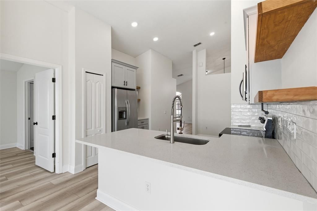 На продажу: $359,999 (3 спален, 2 ванн, 1440 Квадратных фут)