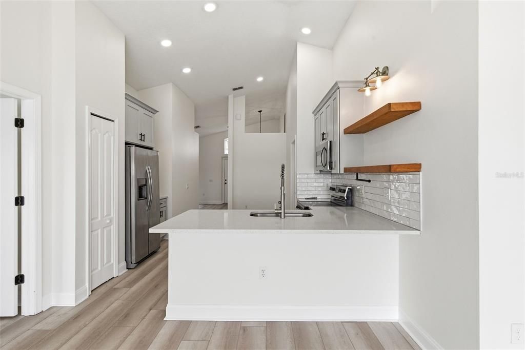 На продажу: $359,999 (3 спален, 2 ванн, 1440 Квадратных фут)